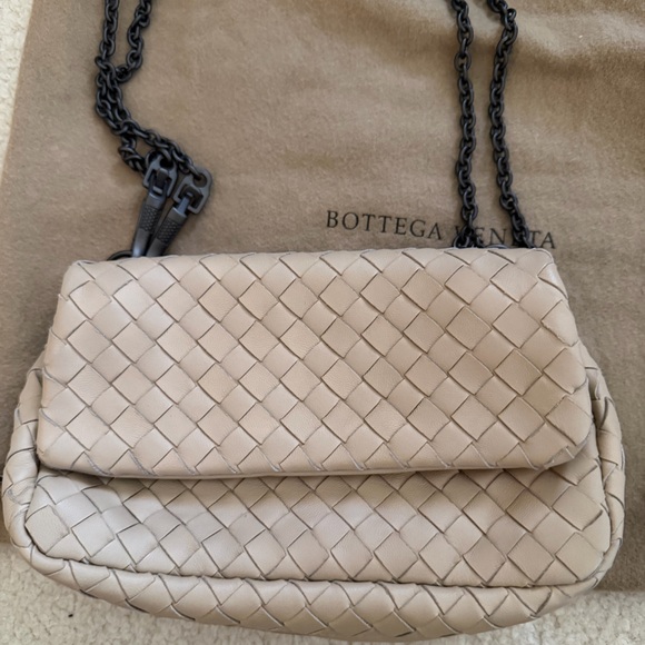 Bottega Veneta Mini Intrecciato Expandable Chain Leather Crossbody Bag - Picture 2 of 12